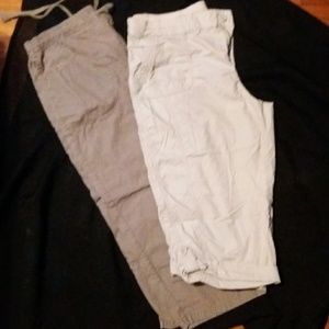 2 khaki capri pants